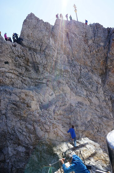 事故があっても自己責任？！断崖絶壁のツークシュピッツェ登山。