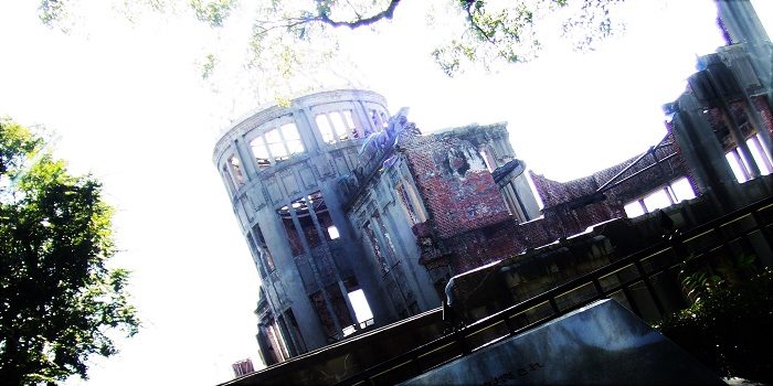 間近で見る原爆ドーム。いろんなことを考えさせられます。｜広島県市内観光